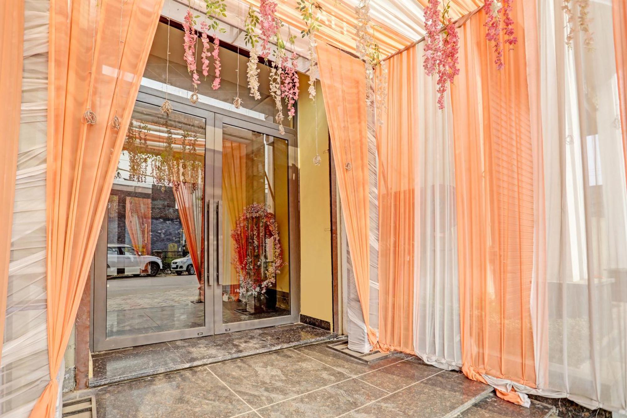 Hotel O Miraas Hotel And Banquet Hall Ludhiana Buitenkant foto